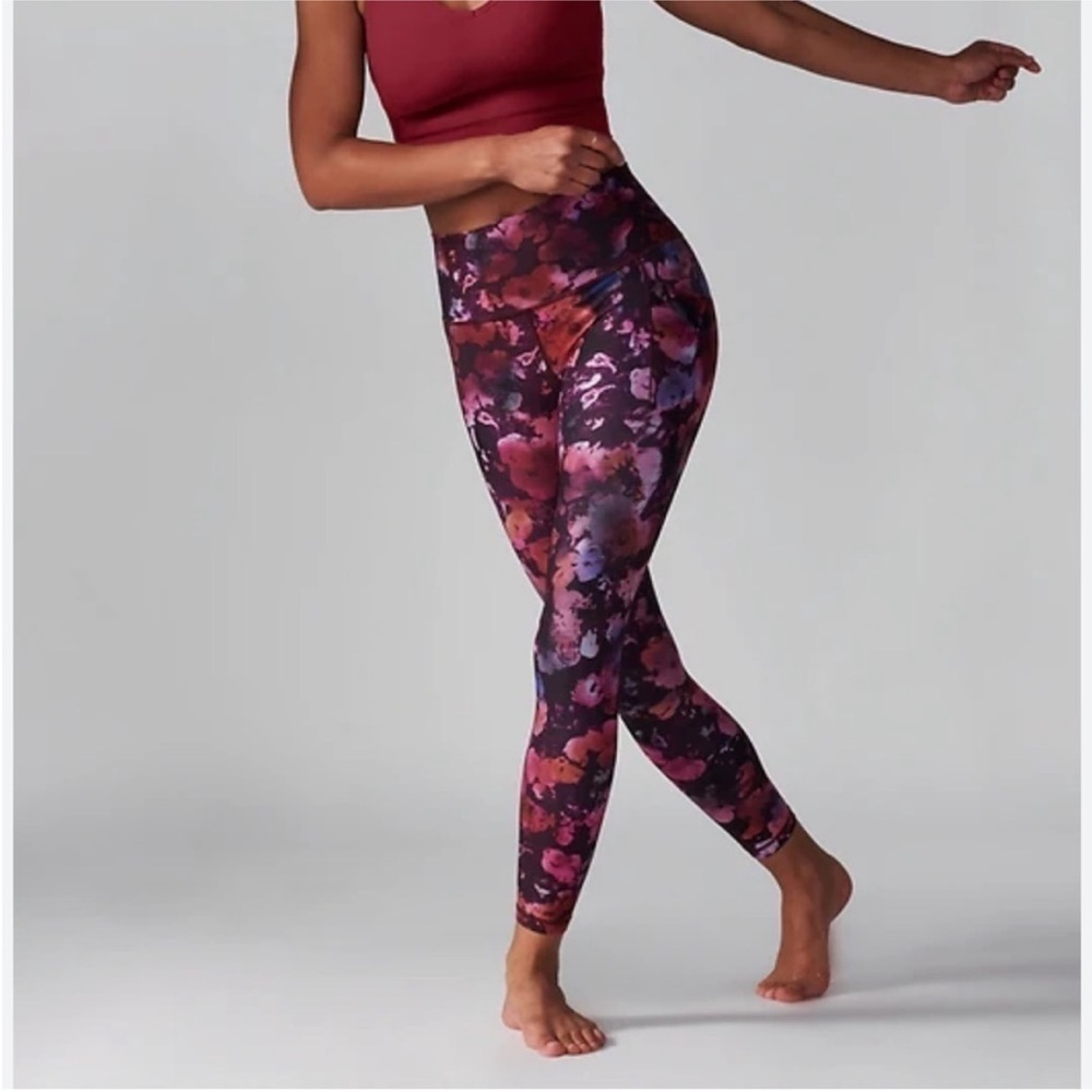 Athleta Salutation Stash Pocket II Printed Tight Dappled Bloom Small